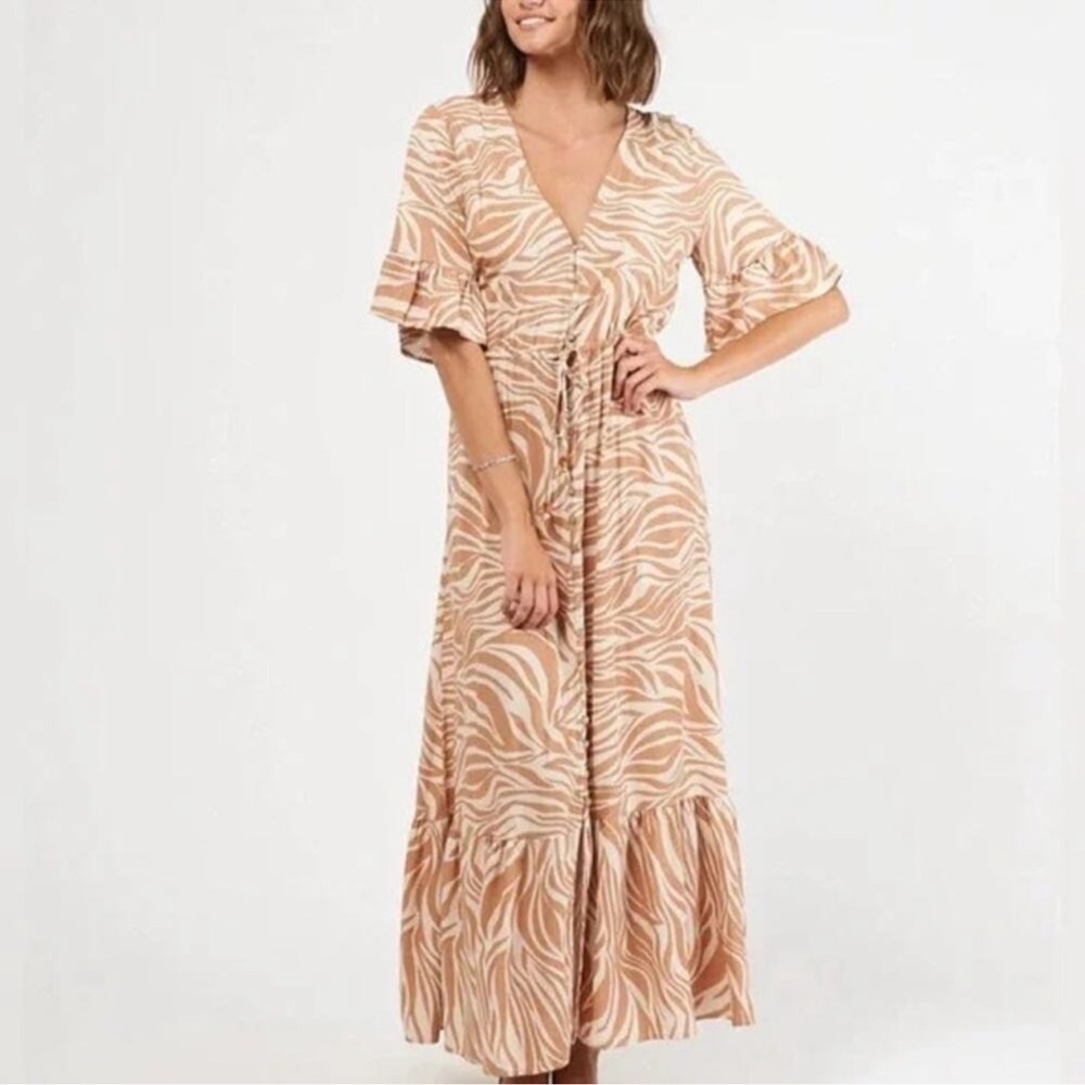 Petal + Pup Tan & White Zebra Print
Ruffle Sleeve Maxi Dress size